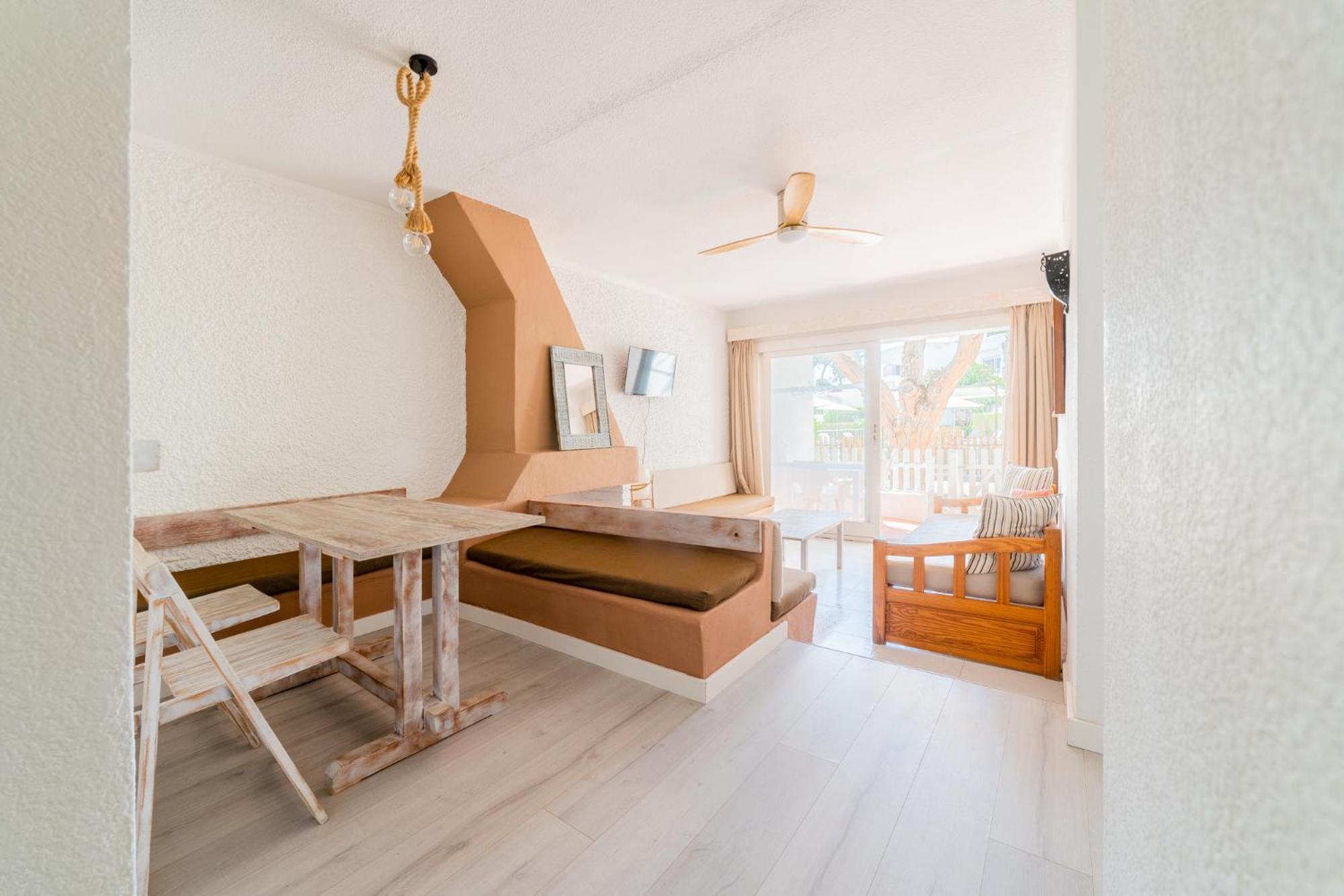Atlas Apartments Ibiza Santa Eulária des Riu Exterior foto